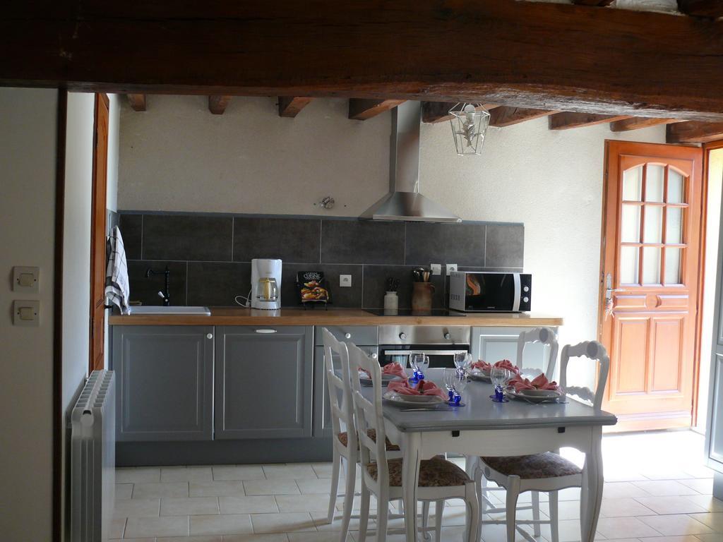 Gites A L'Ombre Des Chenes Châteauvieux Room photo