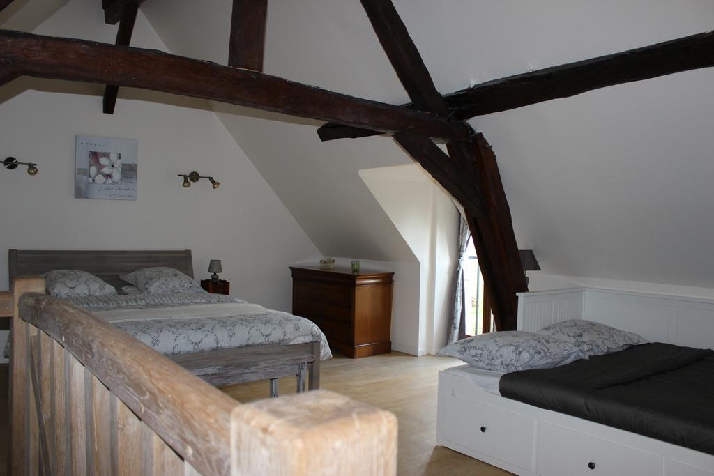 Gites A L'Ombre Des Chenes Châteauvieux Room photo