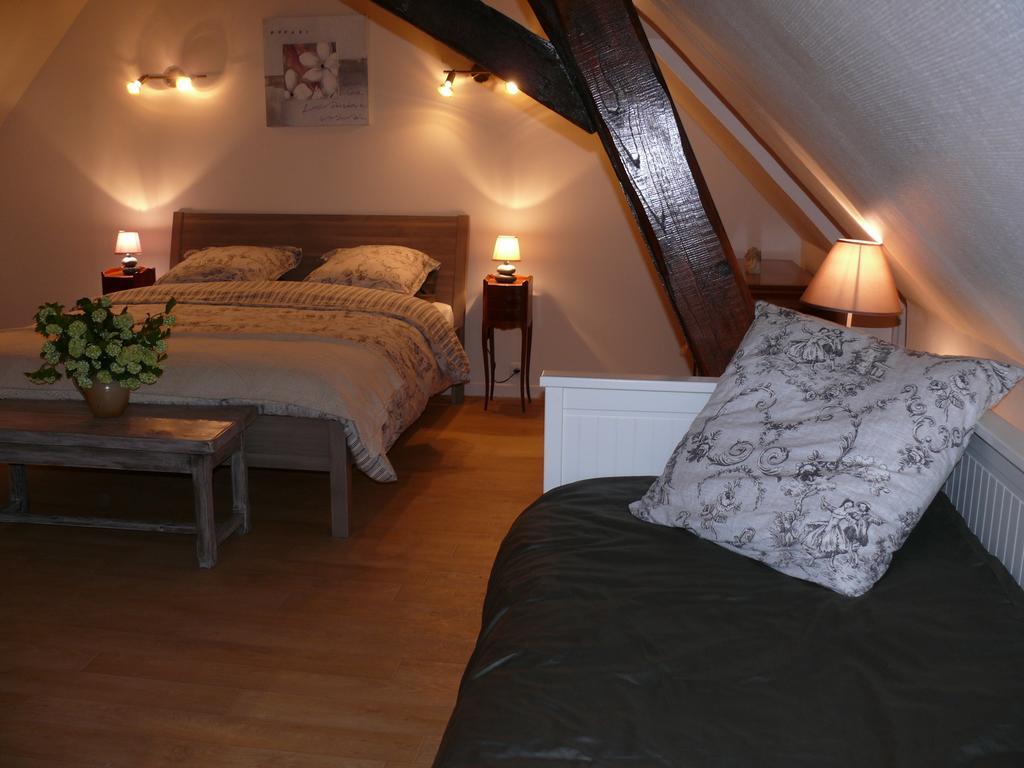 Gites A L'Ombre Des Chenes Châteauvieux Room photo